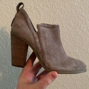 Vince Camuto Taupe Grey Gray Brown Booties Boot Leather Suede Heels Size 5